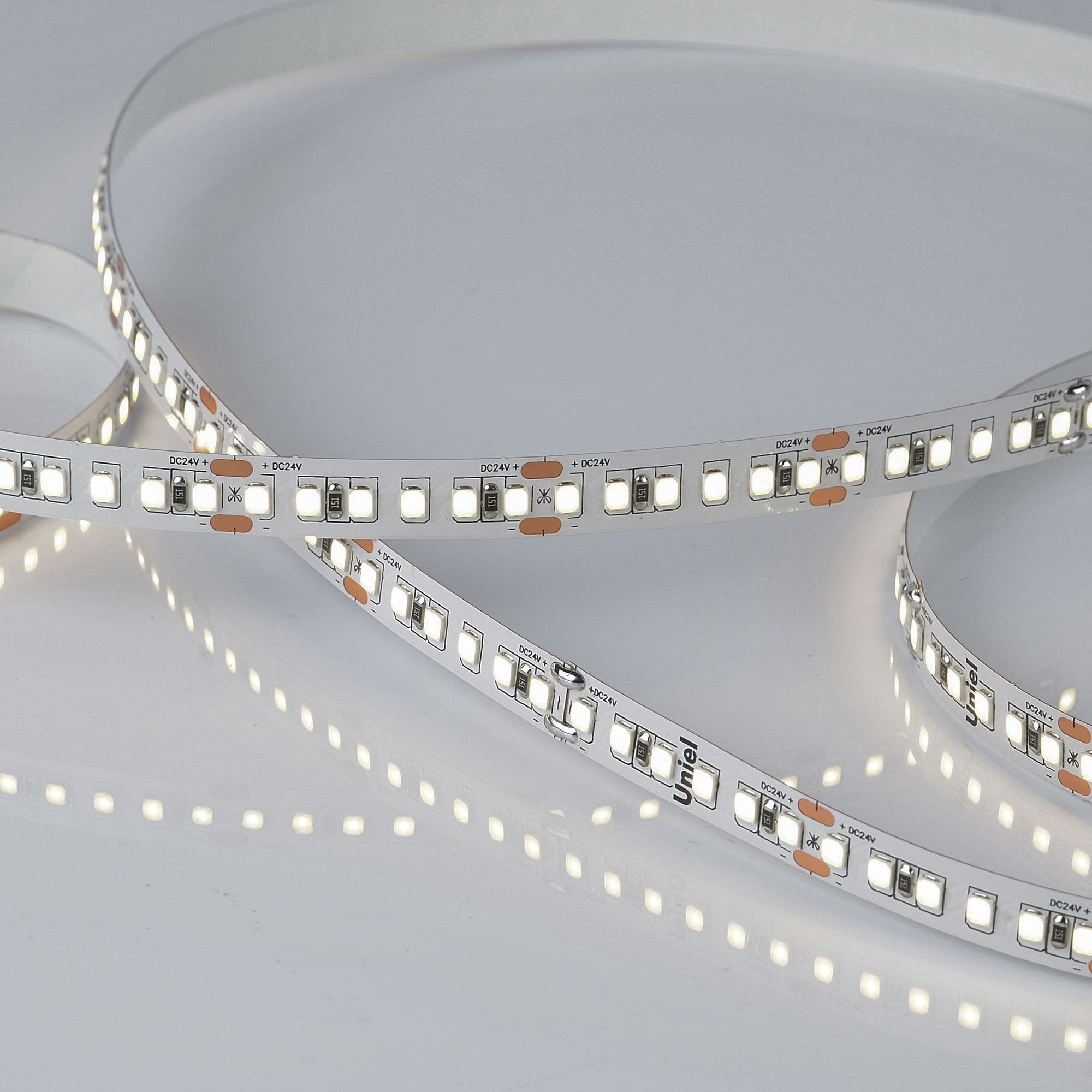 Лента гибкая светодиодная на самоклеящейся основе. ULS-2835-120LED/m-8мм-IP20-DC24V-9,6W/m-5м-4000K Катушка 5 м. в герметичной упаковке. (4000K)