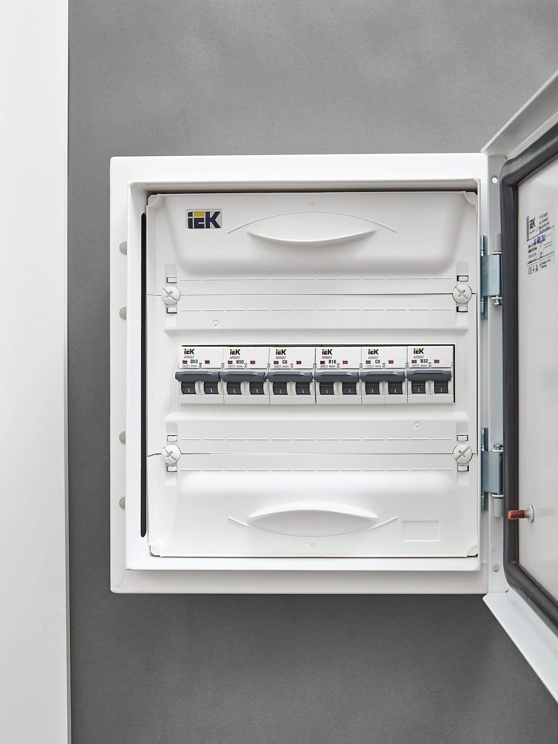 ARMAT Автоматический выключатель M06N 2P C 6А IEK