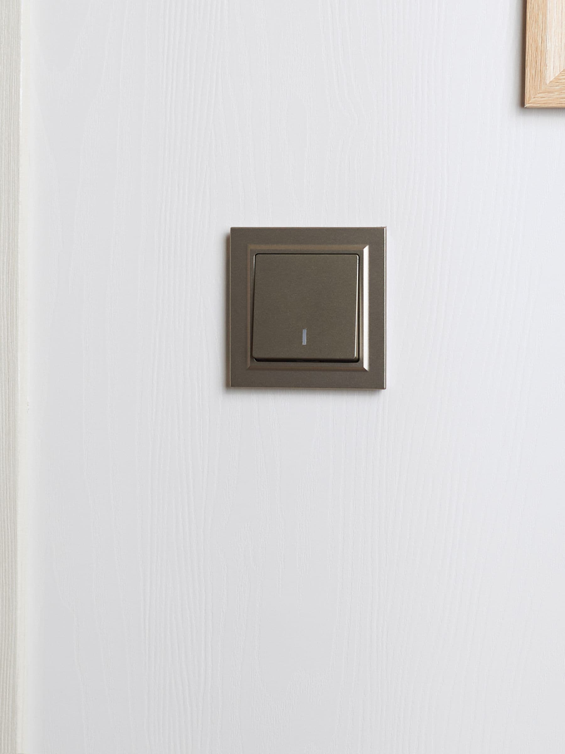 BRITE Рамка 1-местная IP44 РУ-1-БрШ-44 шампань IEK