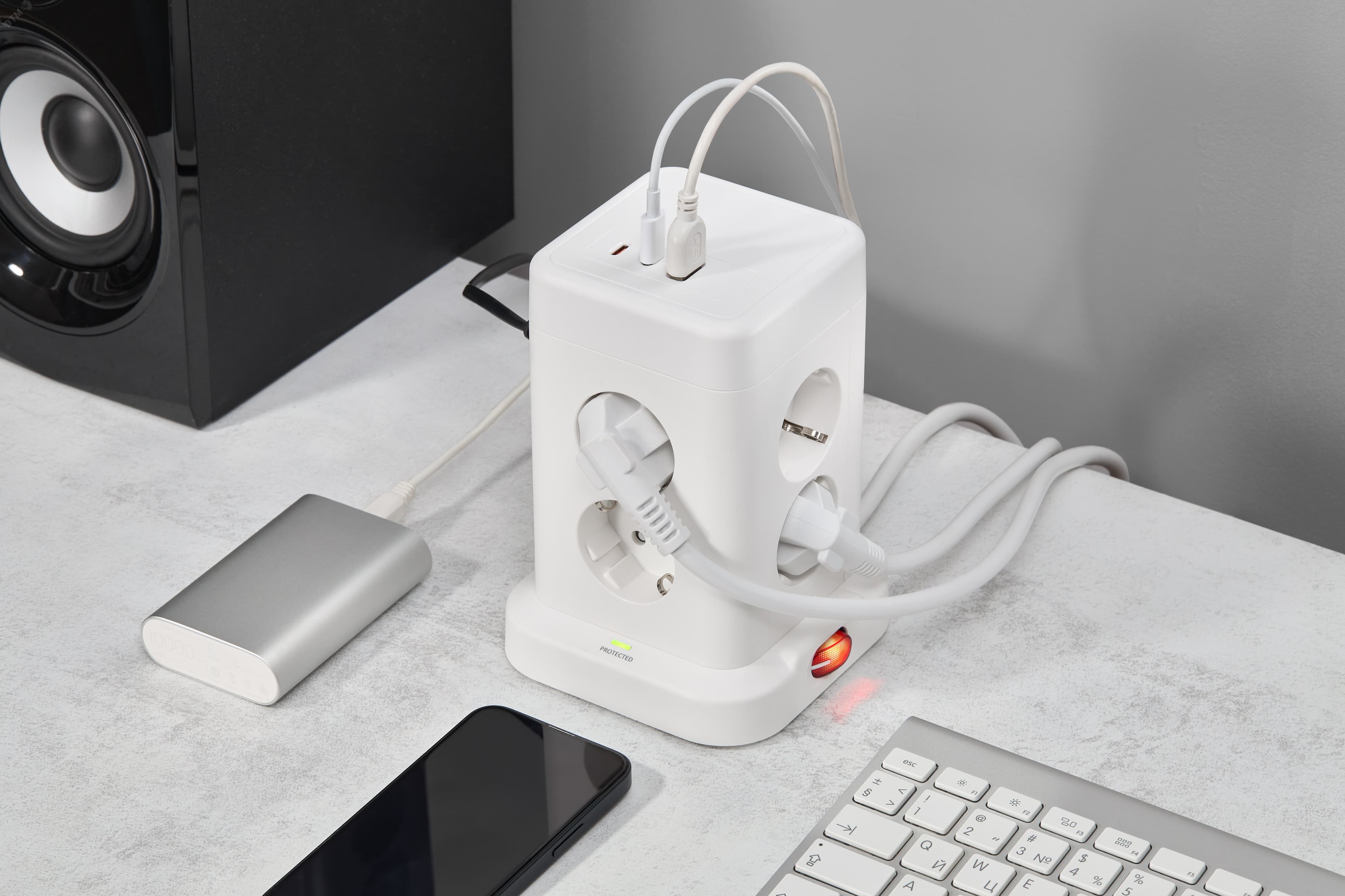 DOMINIC Удлинитель У08K 8 мест 2P+PE 1,5м 3х1,0мм2 16А/250В USB A+C 20Вт белый IEK