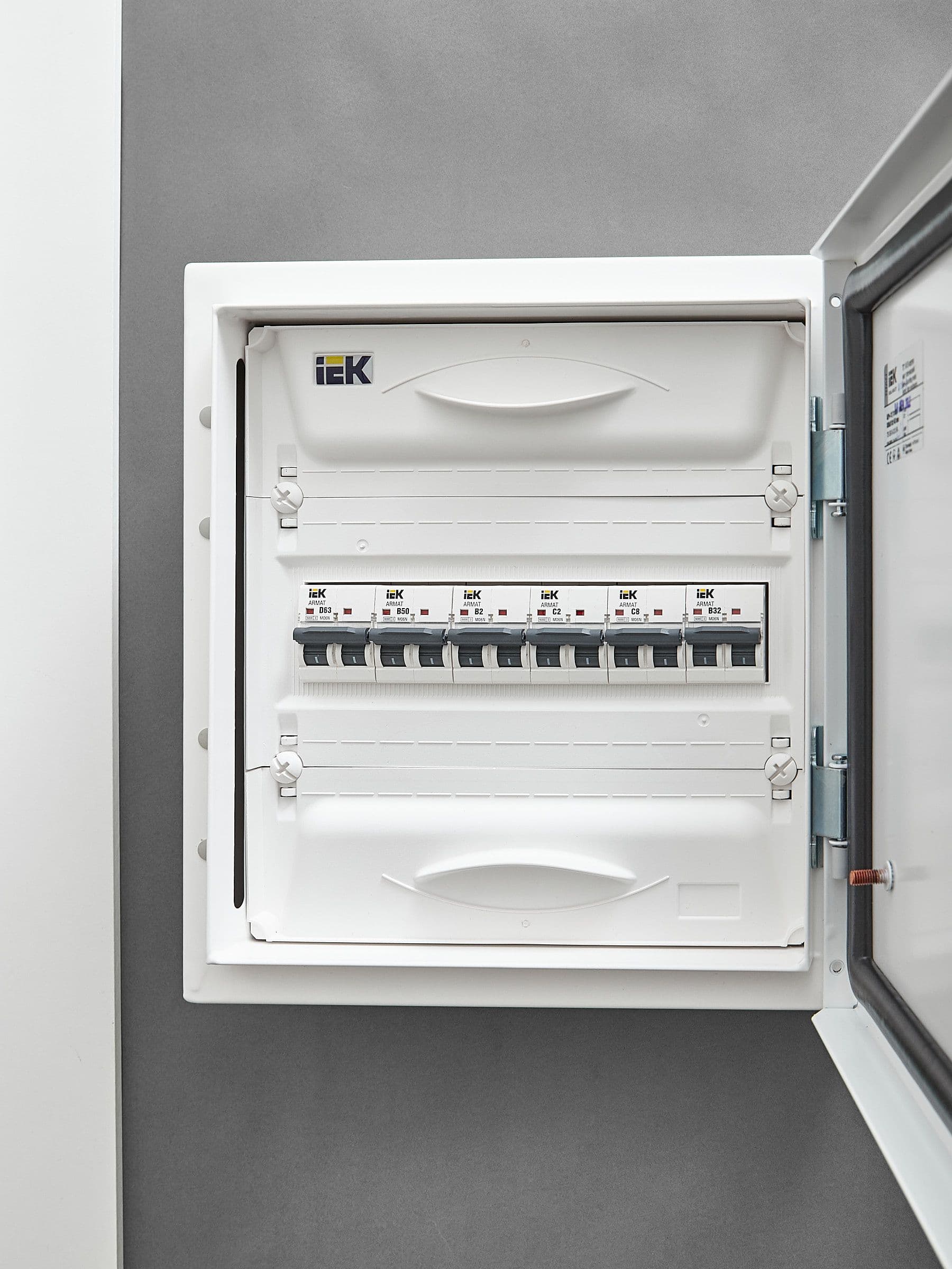 ARMAT Автоматический выключатель M06N 2P C 2А IEK
