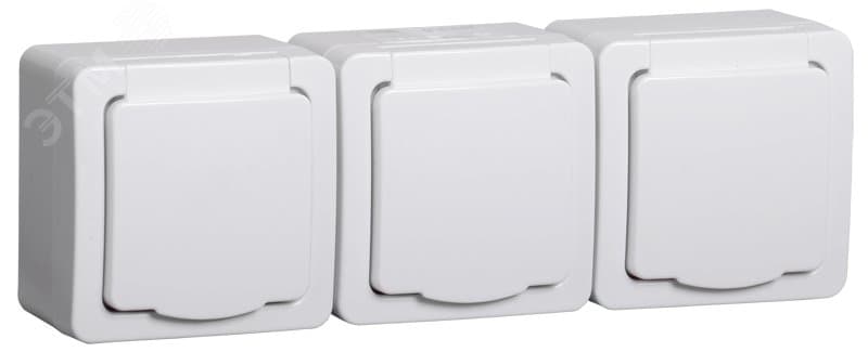 Гермес PLUS Розетка тройная с заземлением наружная белая IP54