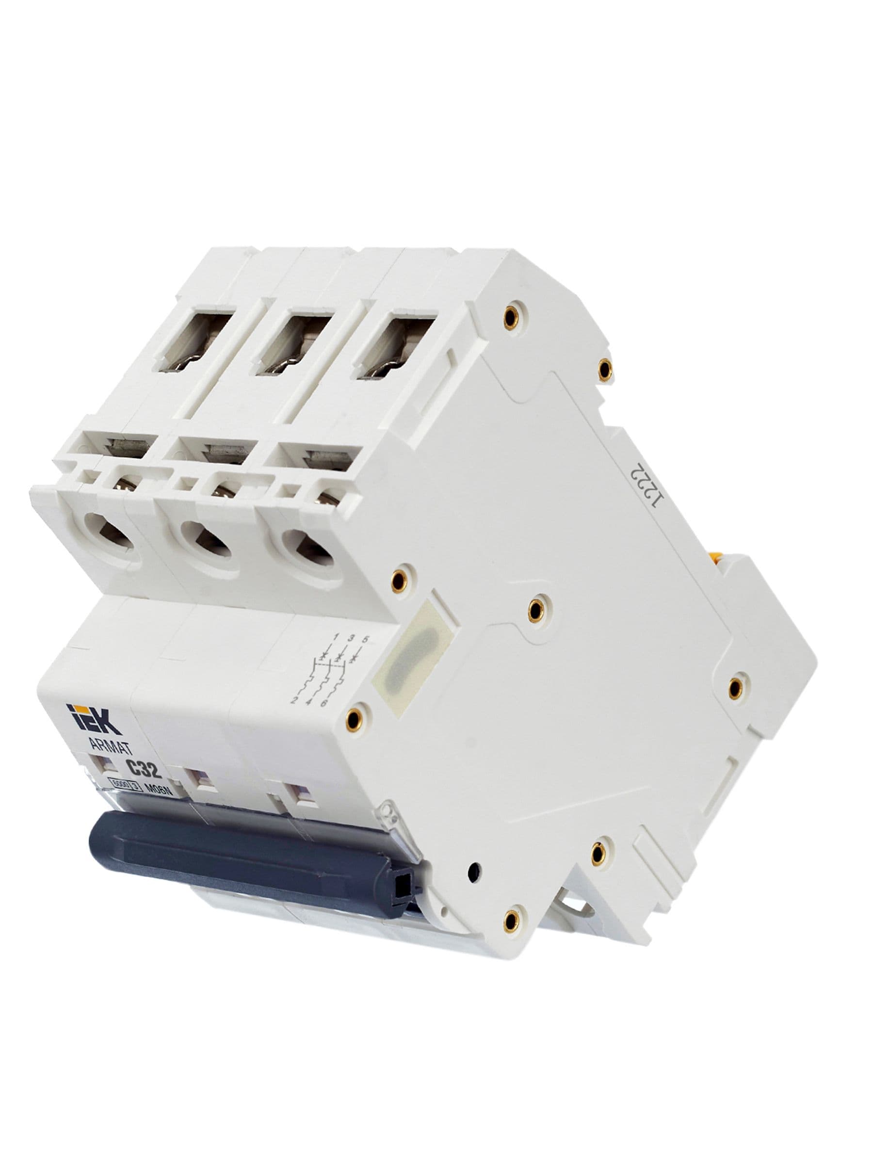 ARMAT Автоматический выключатель M10N 3P C 32А IEK