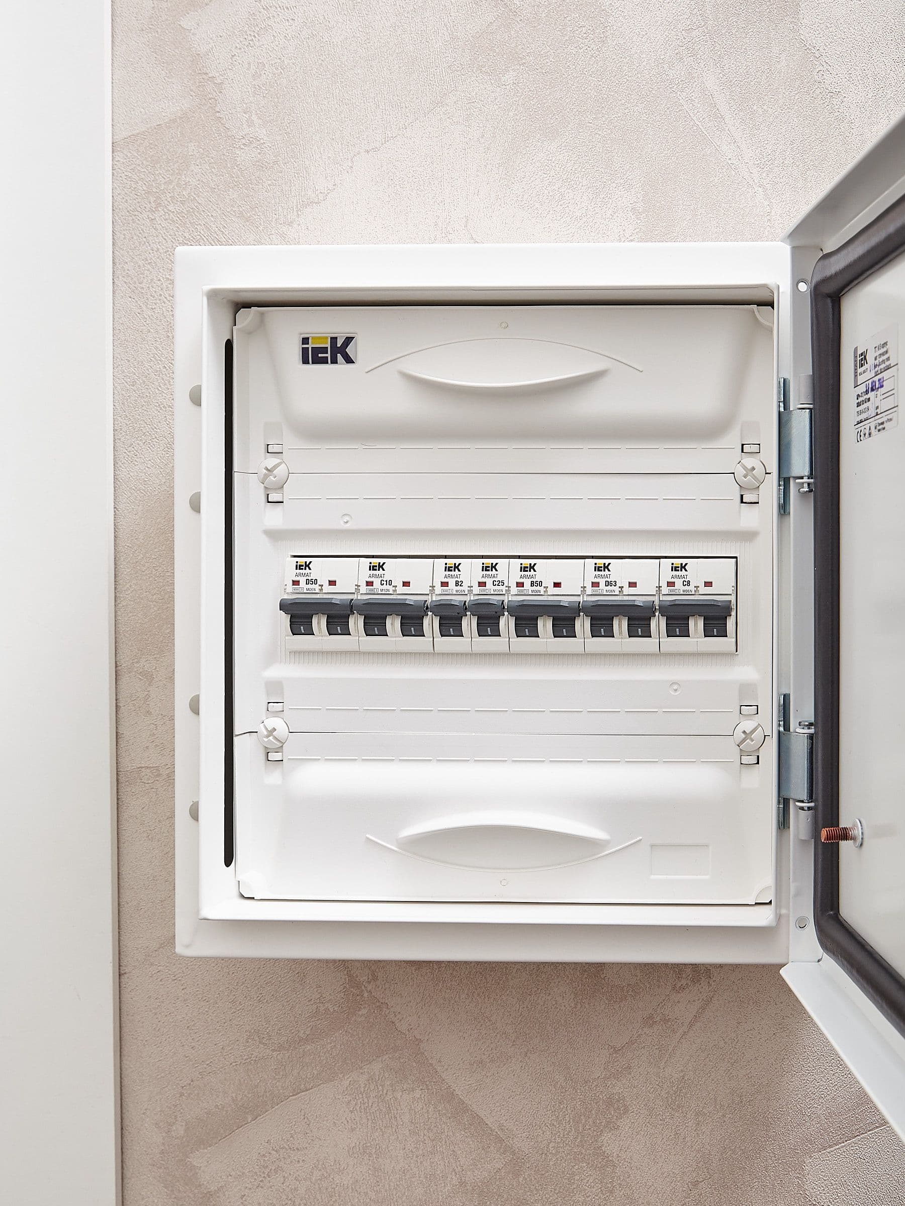 ARMAT Автоматический выключатель M06N 1P C 25А IEK