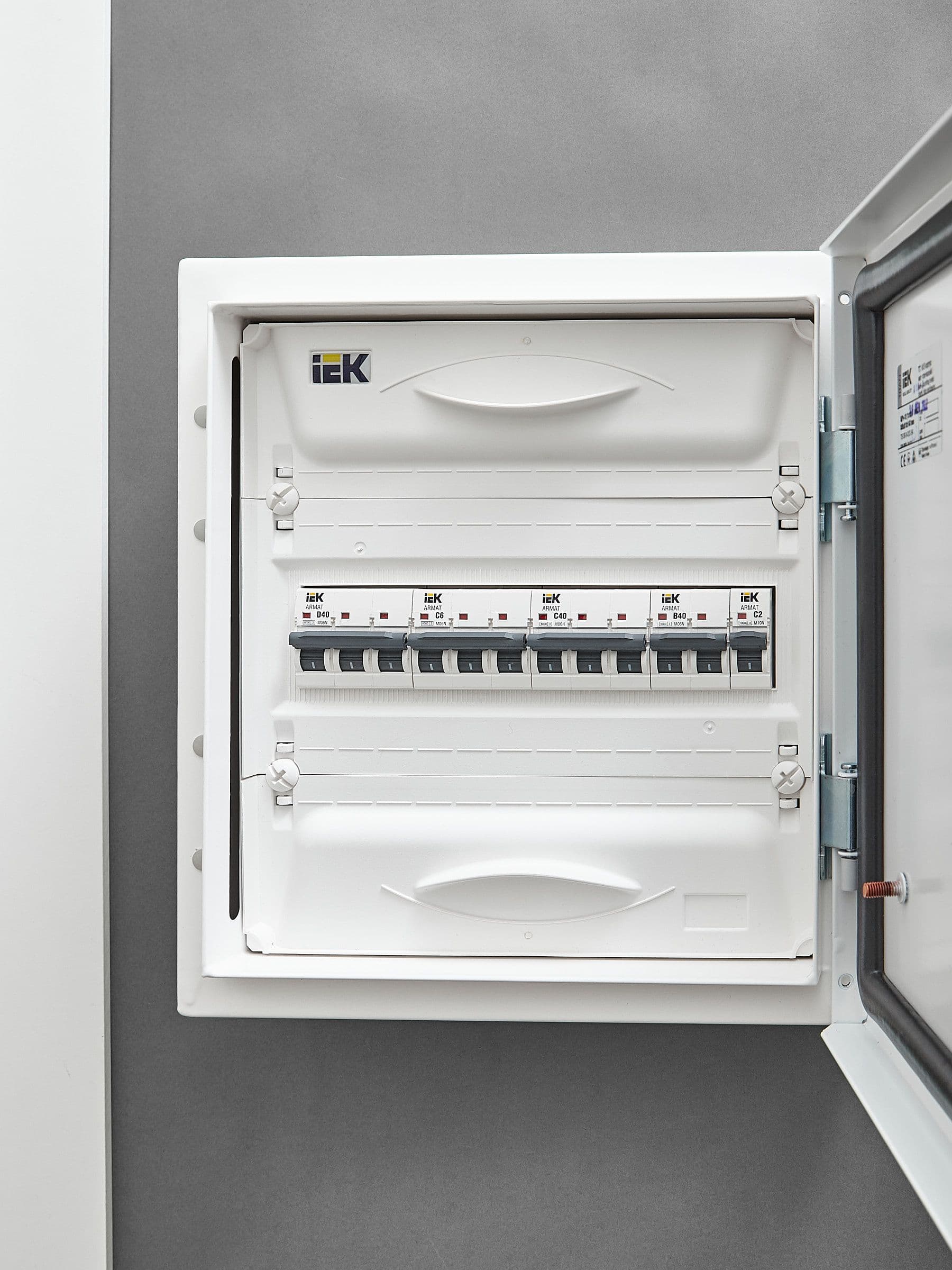 ARMAT Автоматический выключатель M06N 3P C 6А IEK
