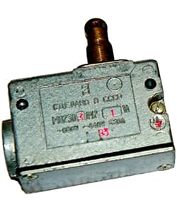 Микровыключатель МП 2303 У2 исполнение 05, IP54, толкатель с продольным расположением ролика, торцевой, винт