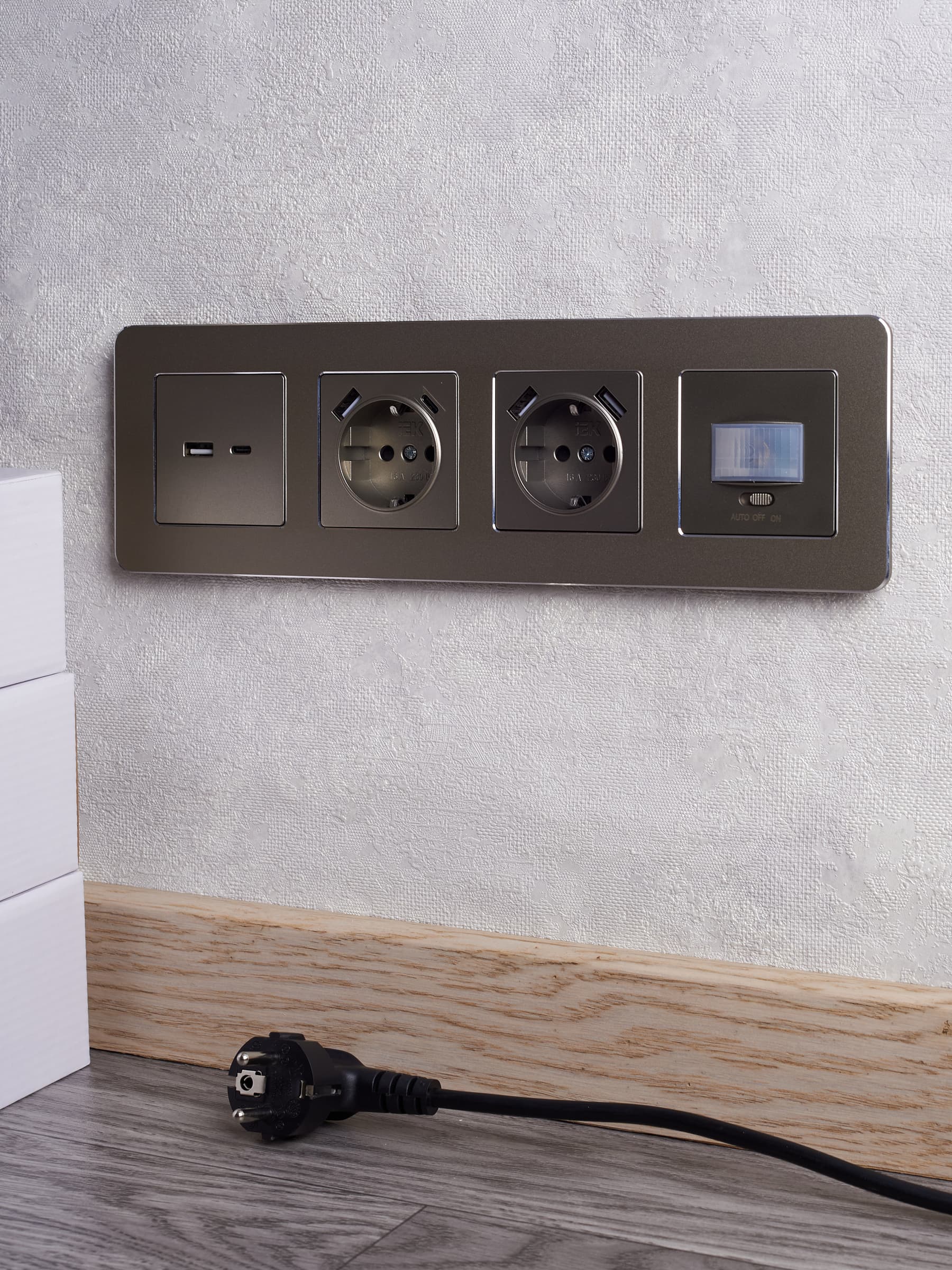 BRITE Розетка USB A+C 18Вт РЮ11-1-БрШ шампань IEK