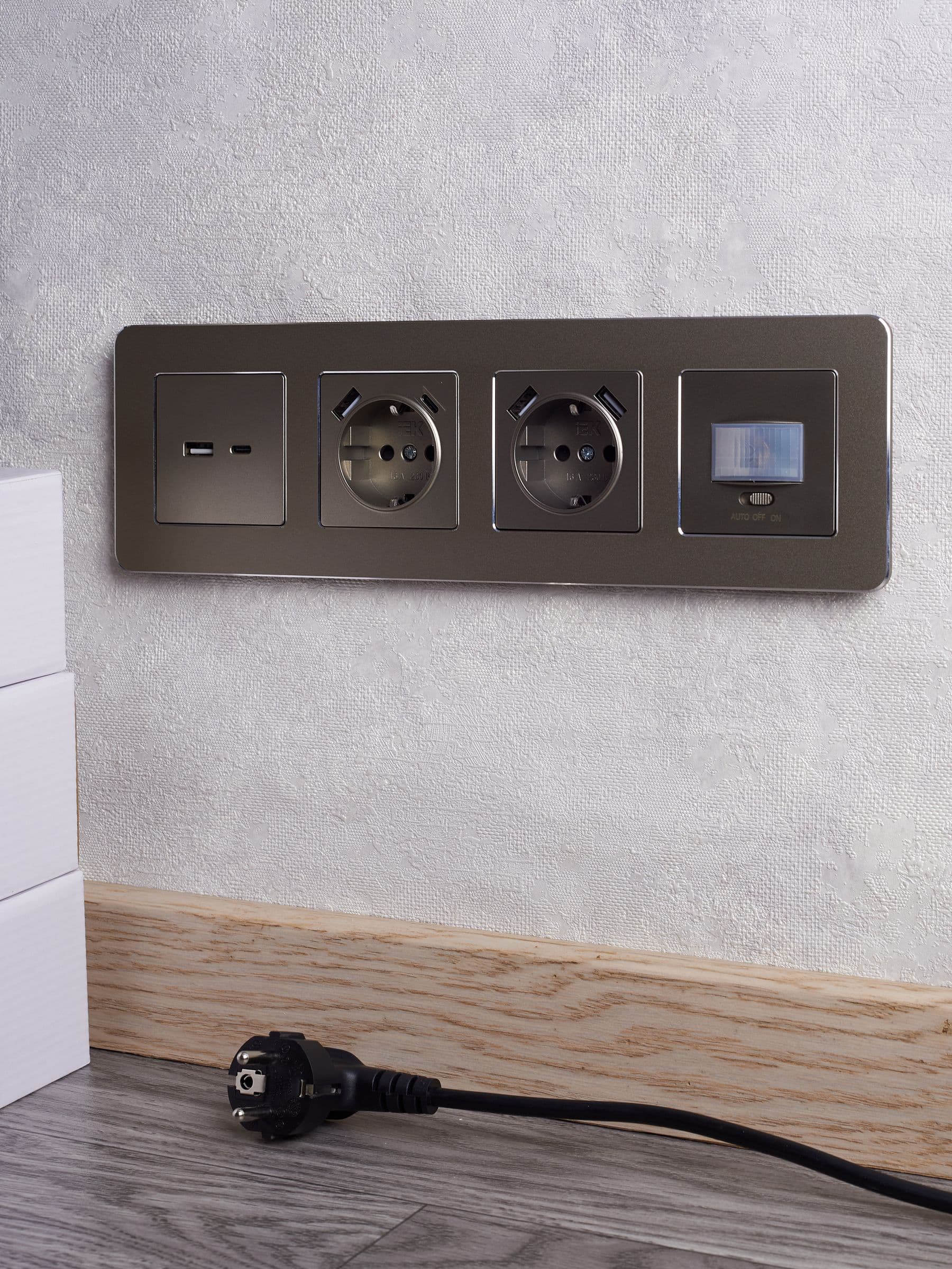 BRITE Розетка USB A+C 18Вт РЮ11-1-БрШ шампань IEK