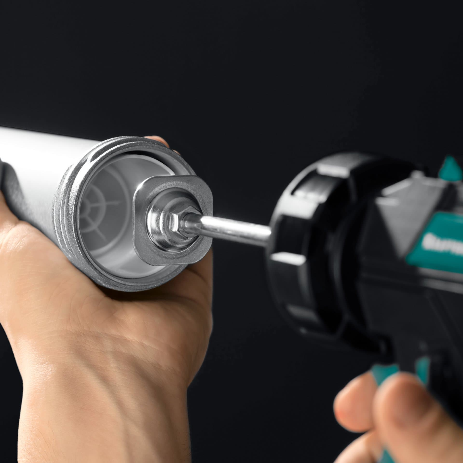 Пистолет для герметика, универсальный закрытый 600 мл