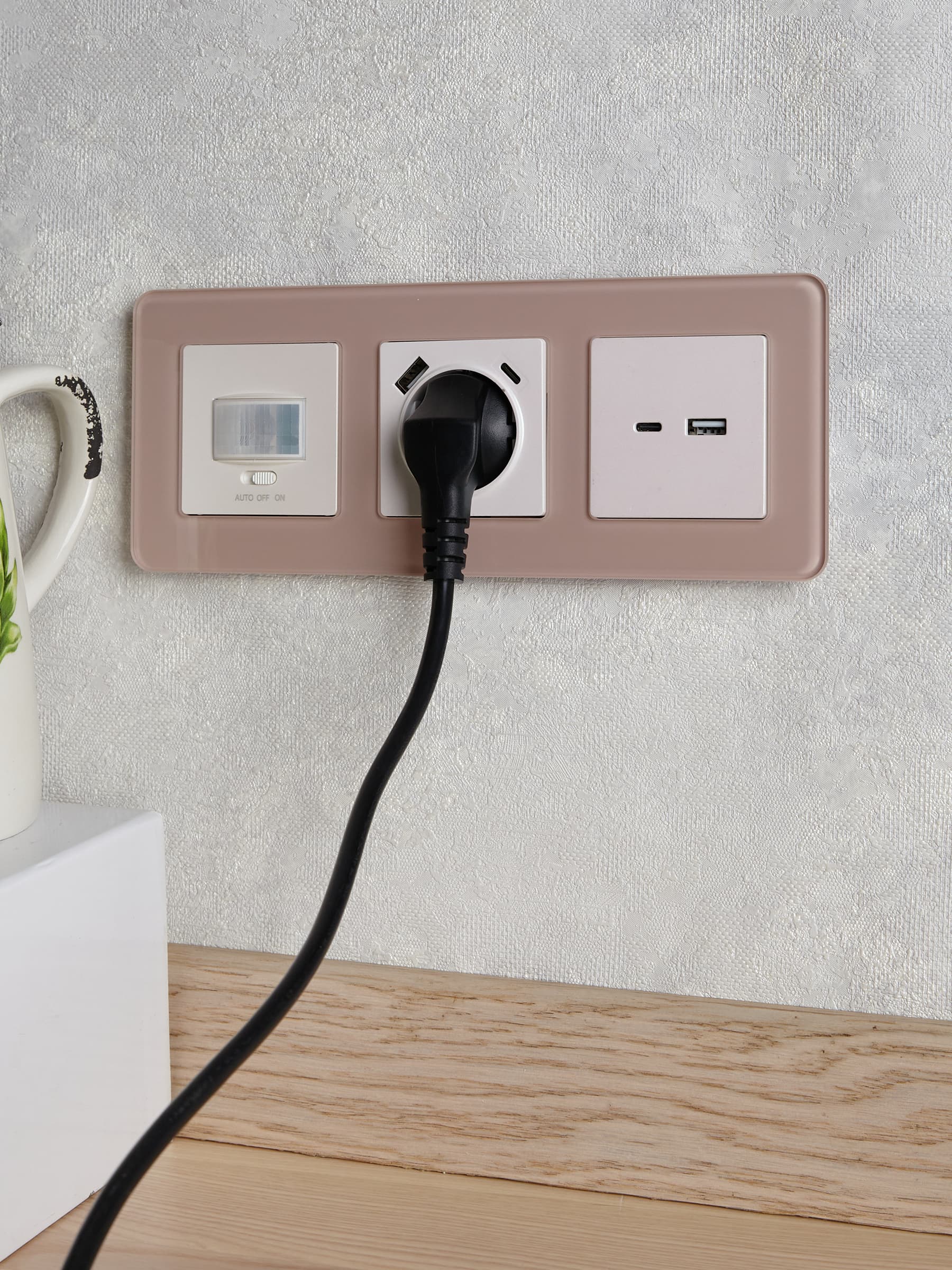 BRITE Розетка USB A+C 18Вт РЮ11-1-БрЖ жемчуг