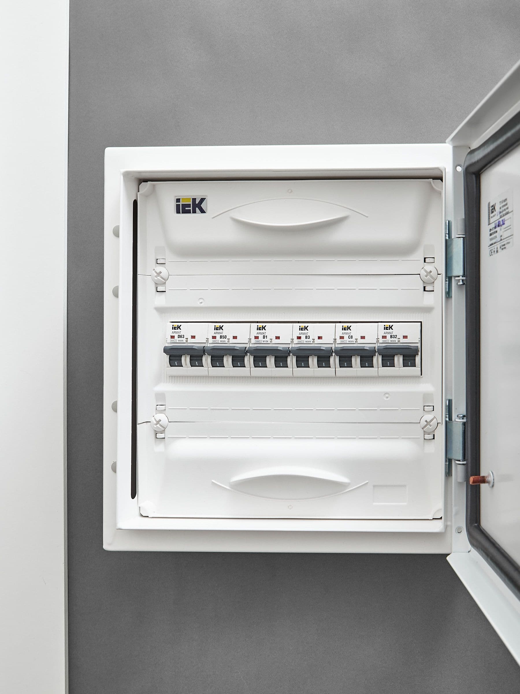 ARMAT Автоматический выключатель M06N 2P B 3А IEK