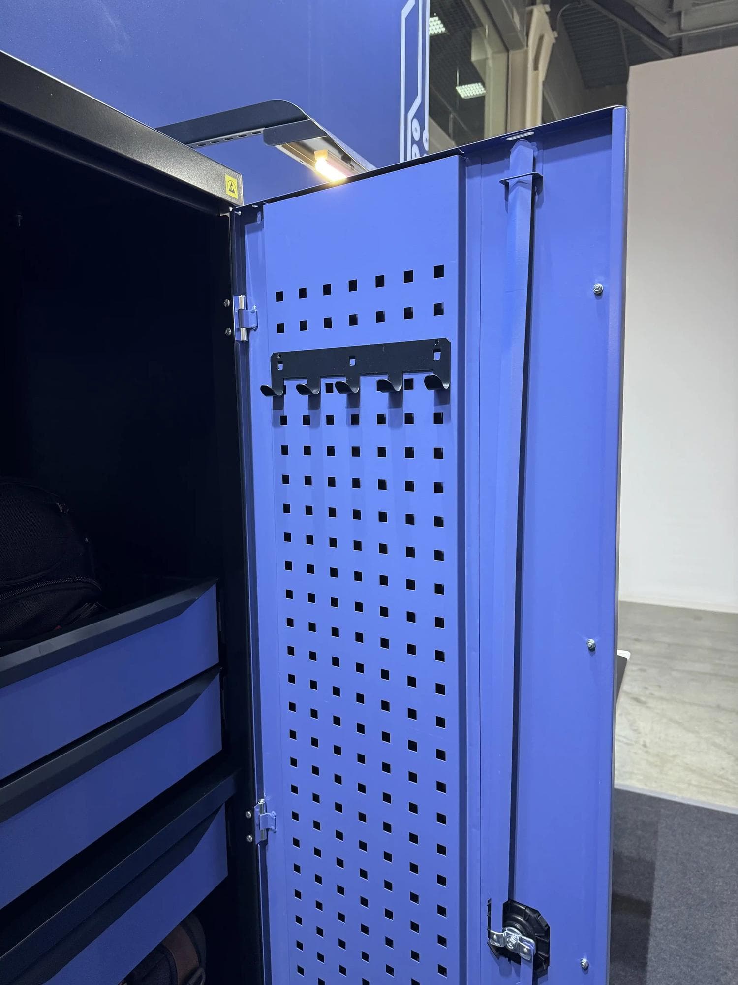 Шкаф антистатический SPC 181.2B2.2S1